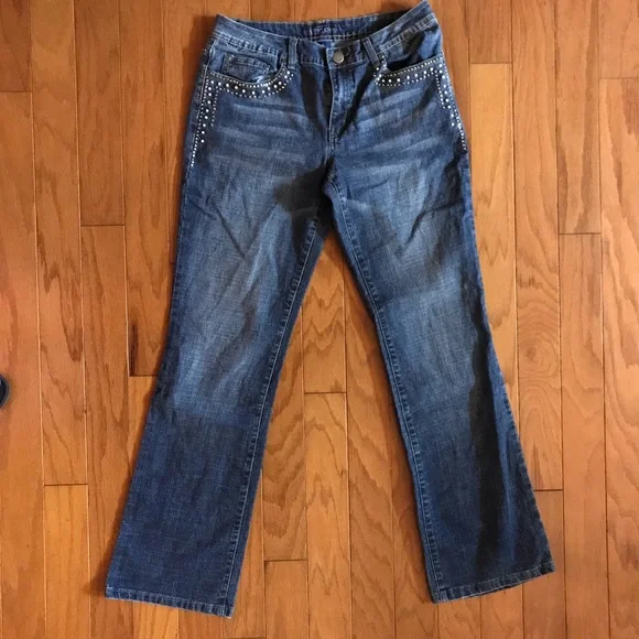 Stylish Silver Flat Stud Accented Jeans! - Picture 15 of 16